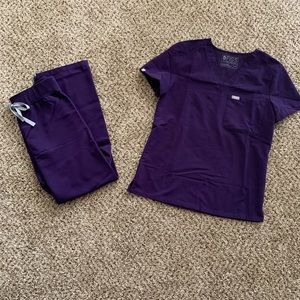 Figs Purple Scrub set